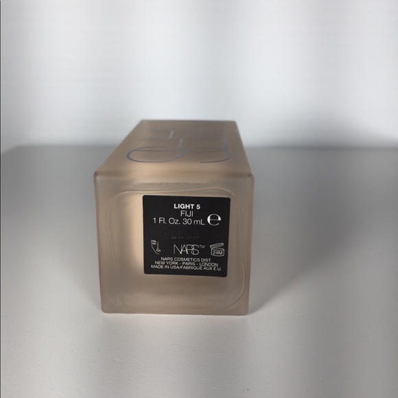 Nars All Day Luminous Foundation: Figi - Picture 3 of 3